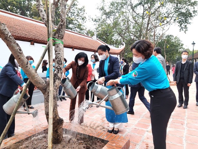 Phó Chủ tịch Phùng Thị Hồng Hà dự Phát động "Tết trồng cây - phụ nữ vun trồng tương lai"